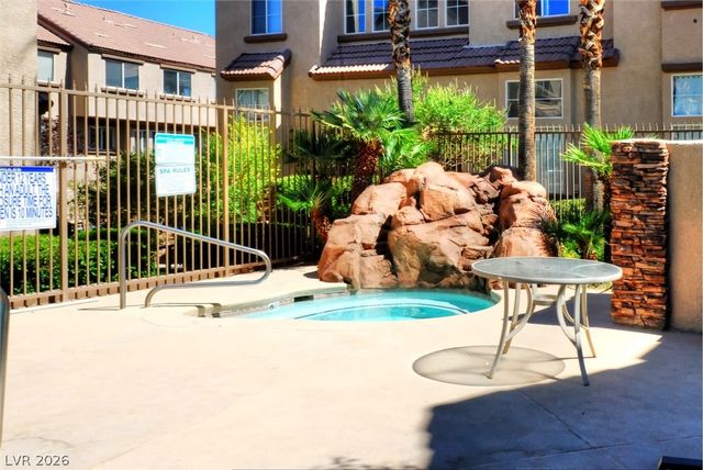 8401 Tiger Woods Avenue, Las Vegas, NV 89128