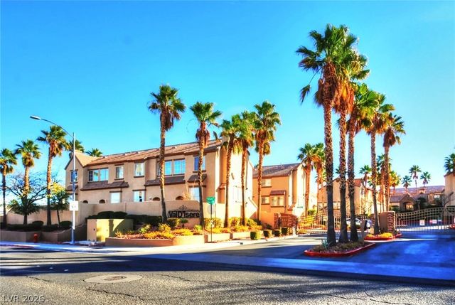 8401 Tiger Woods Avenue, Las Vegas, NV 89128