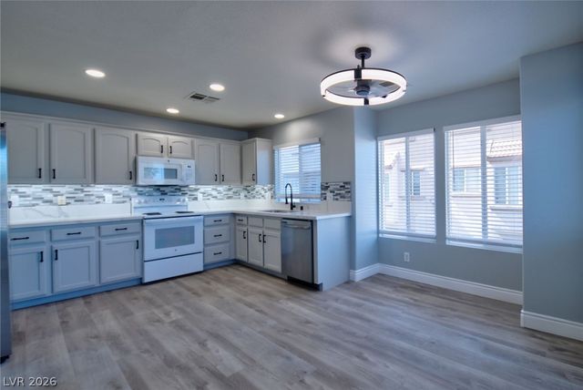 8401 Tiger Woods Avenue, Las Vegas, NV 89128