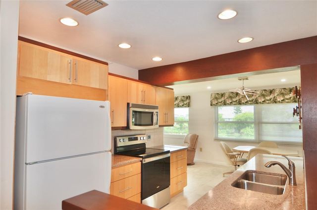 2321 SANDLEWOOD DRIVE, Venice, FL 34293