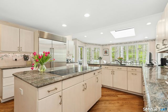 95 Alexandra Drive, Stamford, CT 06903