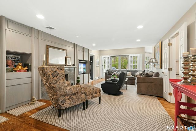 95 Alexandra Drive, Stamford, CT 06903