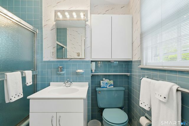 95 Alexandra Drive, Stamford, CT 06903