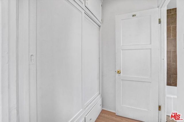 820 S Grevillea Avenue B, Inglewood, CA 90301