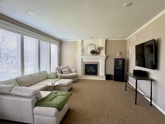 5929 NE Hidden Valley Drive, Lee's Summit, MO 64064