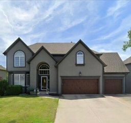 5929 NE Hidden Valley Drive, Lee's Summit, MO 64064