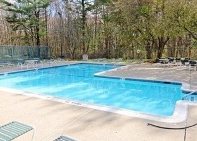 13 Walden Dr 5, Natick, MA 01760