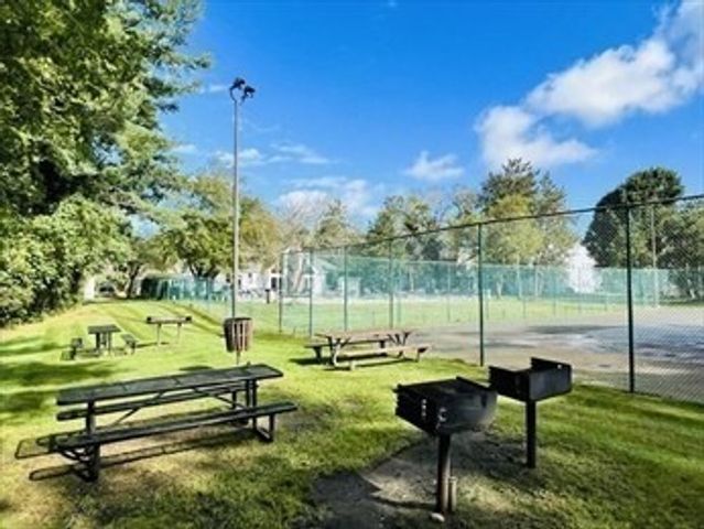 13 Walden Dr 5, Natick, MA 01760