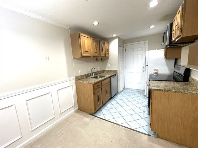 13 Walden Dr 5, Natick, MA 01760