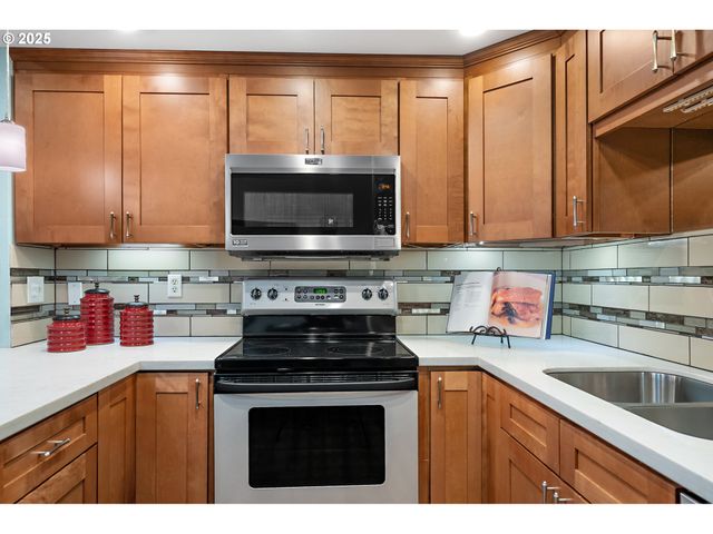 12065 Sw KING ARTHUR St, King City, OR 97224