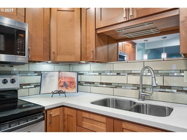 12065 Sw KING ARTHUR St, King City, OR 97224