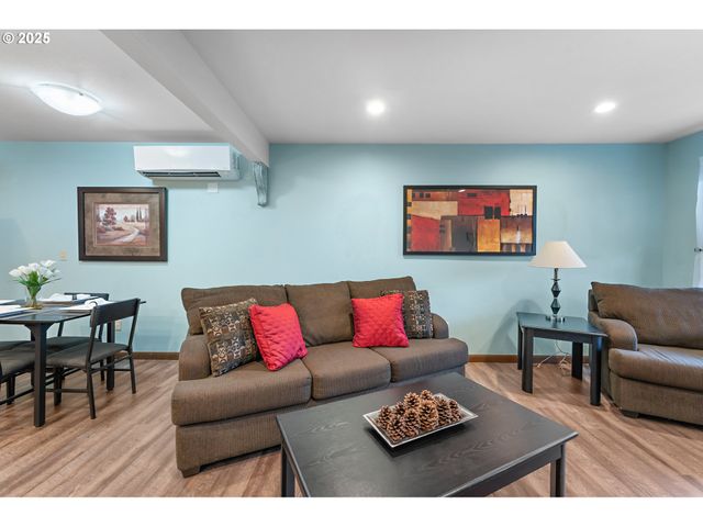 12065 Sw KING ARTHUR St, King City, OR 97224