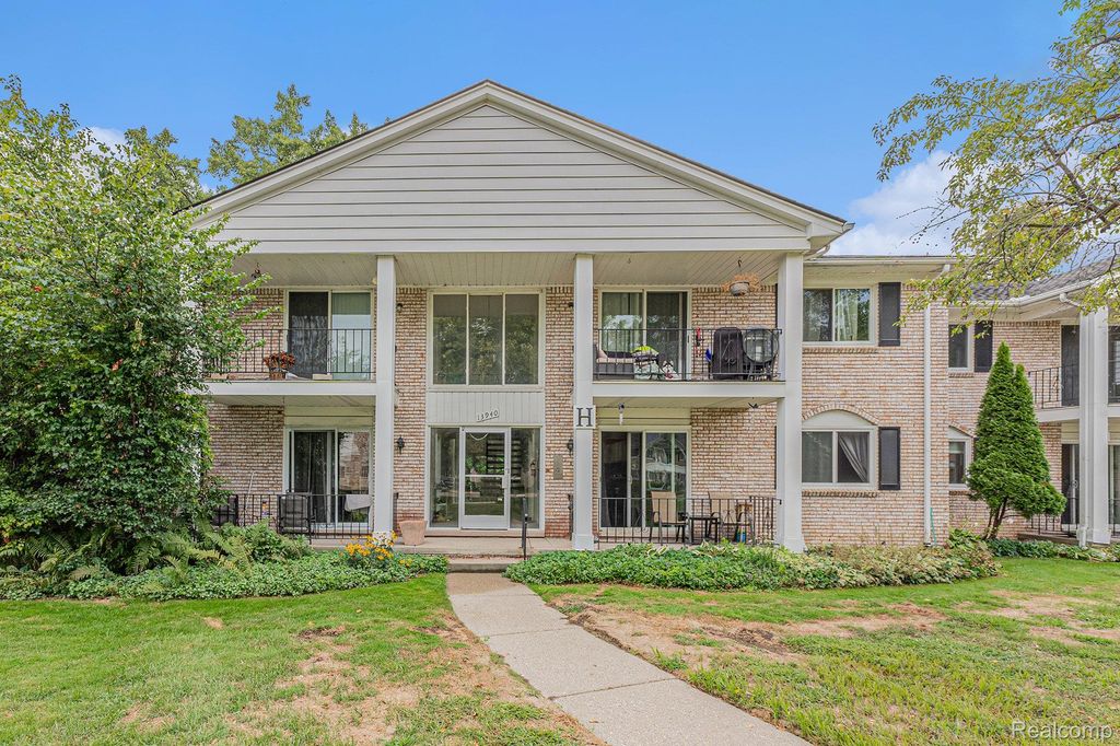 13940 Camelot Drive, Sterling Heights, MI 48312