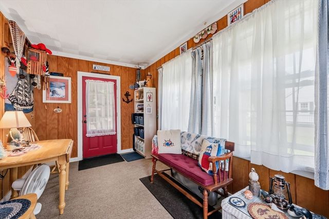 62 Clyde Avenue, West Springfield, MA 01089