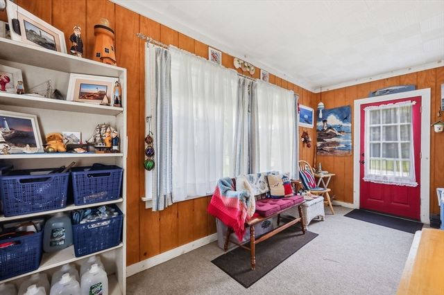 62 Clyde Avenue, West Springfield, MA 01089