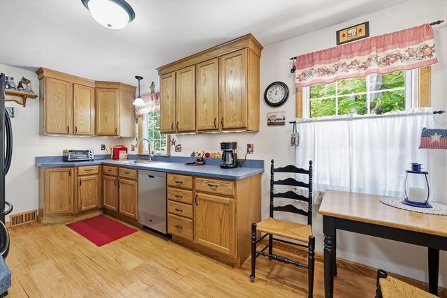 62 Clyde Avenue, West Springfield, MA 01089