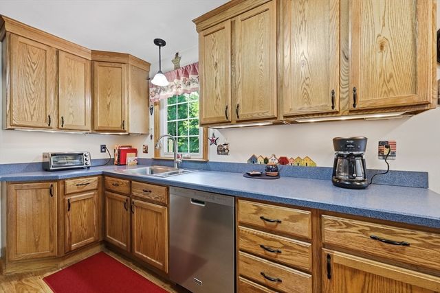 62 Clyde Avenue, West Springfield, MA 01089