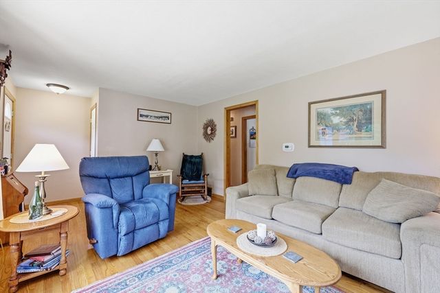 62 Clyde Avenue, West Springfield, MA 01089