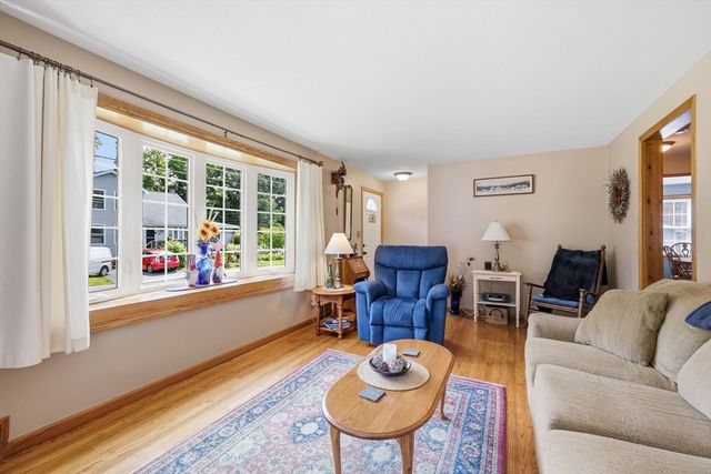 62 Clyde Avenue, West Springfield, MA 01089