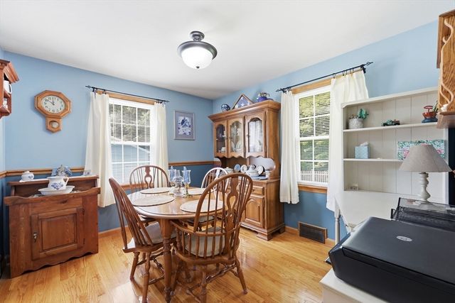 62 Clyde Avenue, West Springfield, MA 01089