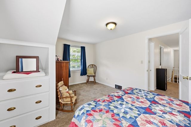 62 Clyde Avenue, West Springfield, MA 01089
