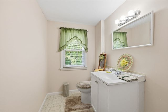 62 Clyde Avenue, West Springfield, MA 01089