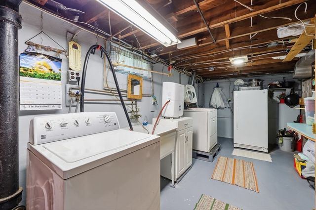 62 Clyde Avenue, West Springfield, MA 01089