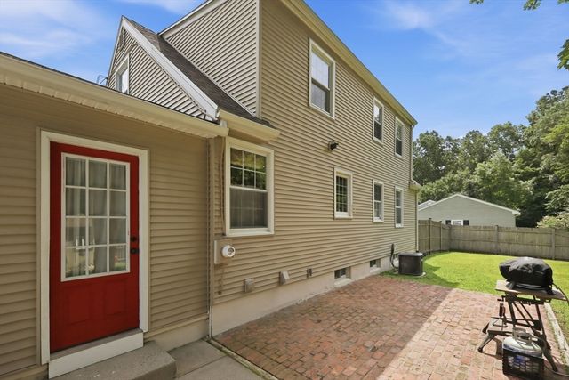 62 Clyde Avenue, West Springfield, MA 01089
