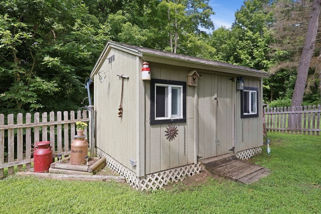 62 Clyde Avenue, West Springfield, MA 01089