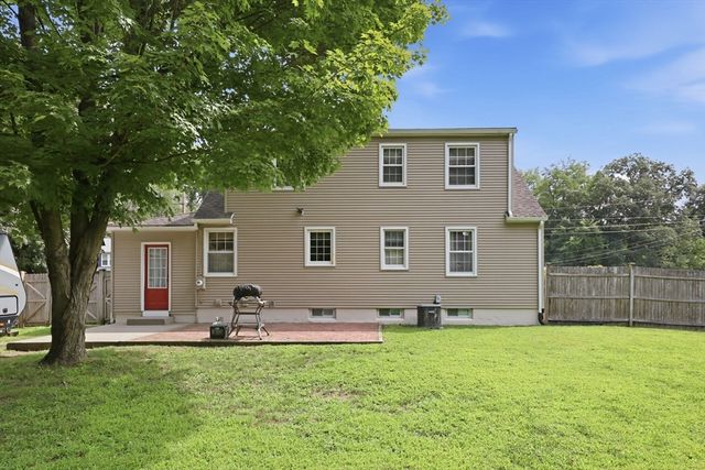 62 Clyde Avenue, West Springfield, MA 01089