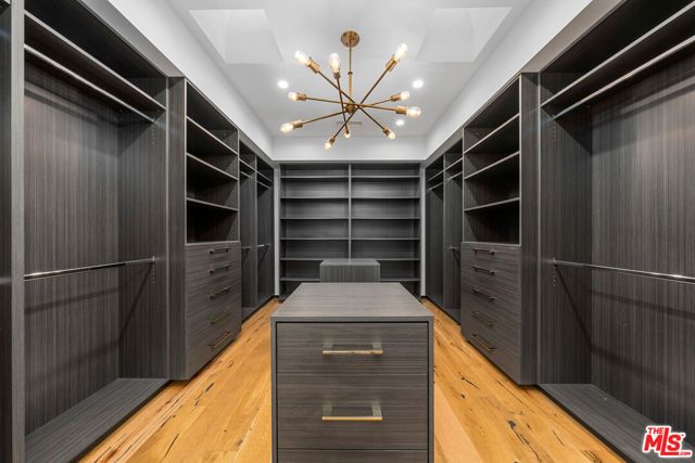 6115 W 6th Street, Los Angeles, CA 90048