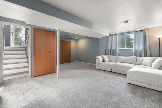 2203 Fernhill Drive, Valparaiso, IN 46385