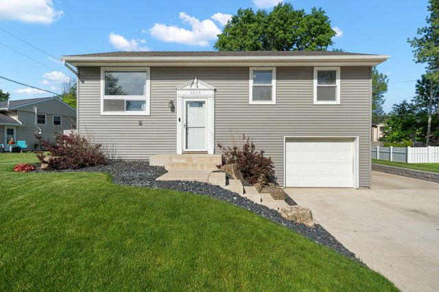 2203 Fernhill Drive, Valparaiso, IN 46385