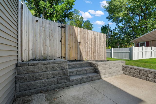 2203 Fernhill Drive, Valparaiso, IN 46385