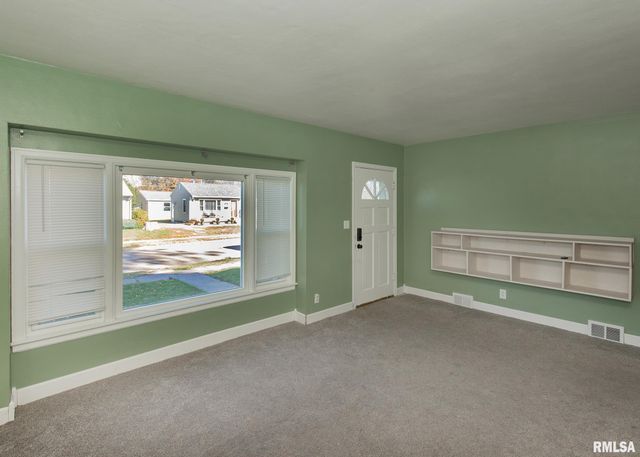 3017 BELLEVUE Avenue, Bettendorf, IA 52722