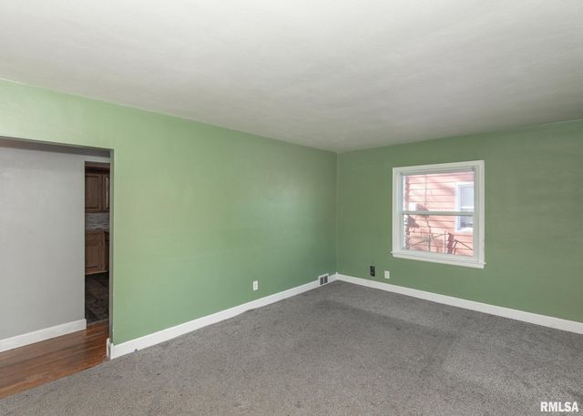 3017 BELLEVUE Avenue, Bettendorf, IA 52722