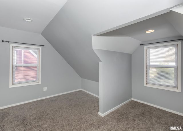 3017 BELLEVUE Avenue, Bettendorf, IA 52722