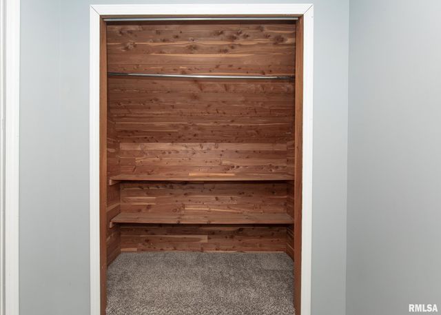 3017 BELLEVUE Avenue, Bettendorf, IA 52722