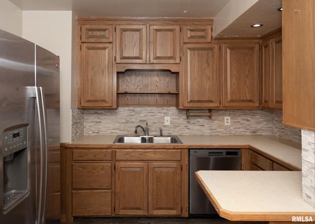 3017 BELLEVUE Avenue, Bettendorf, IA 52722