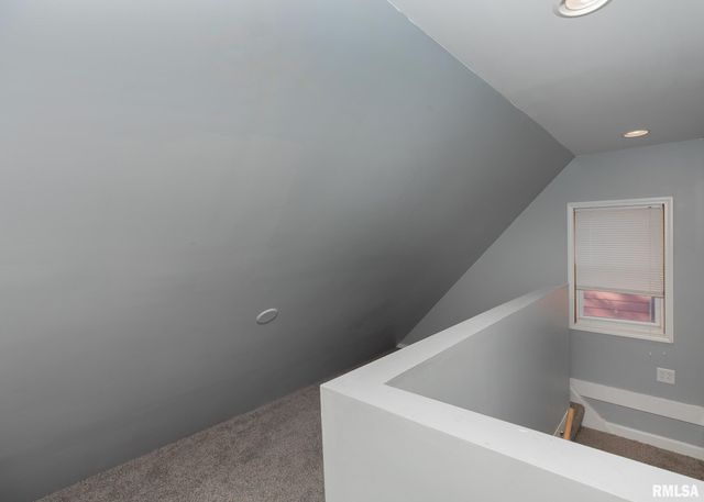 3017 BELLEVUE Avenue, Bettendorf, IA 52722