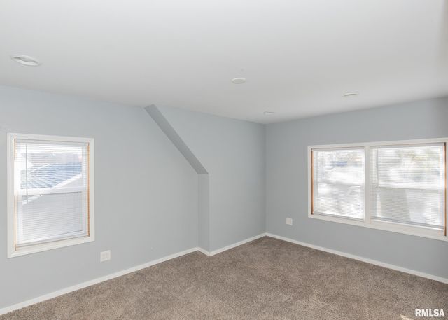 3017 BELLEVUE Avenue, Bettendorf, IA 52722