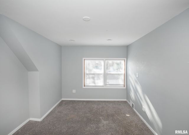 3017 BELLEVUE Avenue, Bettendorf, IA 52722