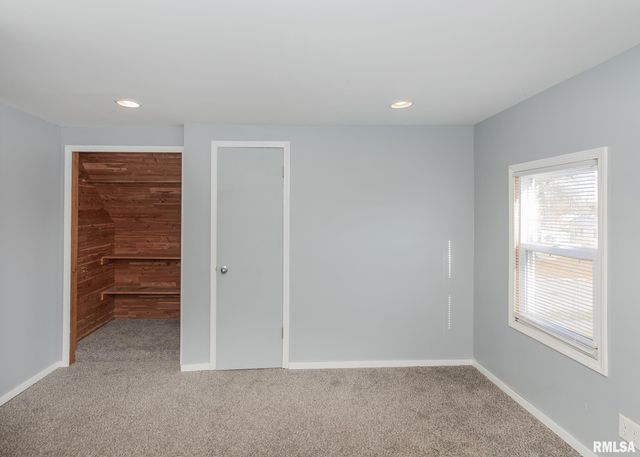 3017 BELLEVUE Avenue, Bettendorf, IA 52722