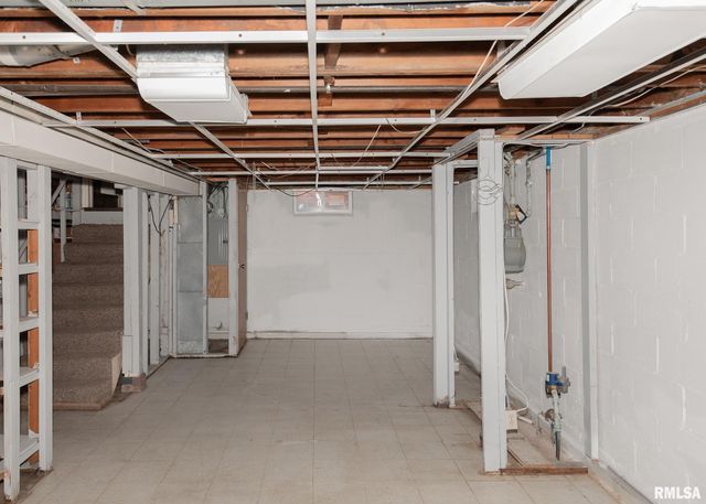 3017 BELLEVUE Avenue, Bettendorf, IA 52722