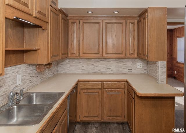 3017 BELLEVUE Avenue, Bettendorf, IA 52722