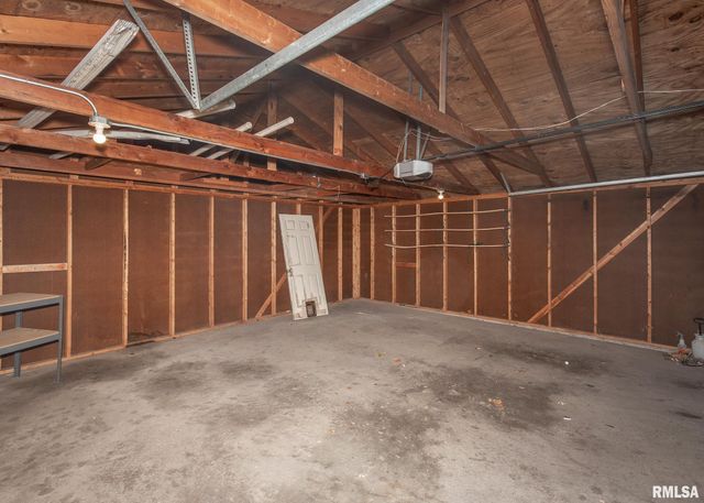 3017 BELLEVUE Avenue, Bettendorf, IA 52722