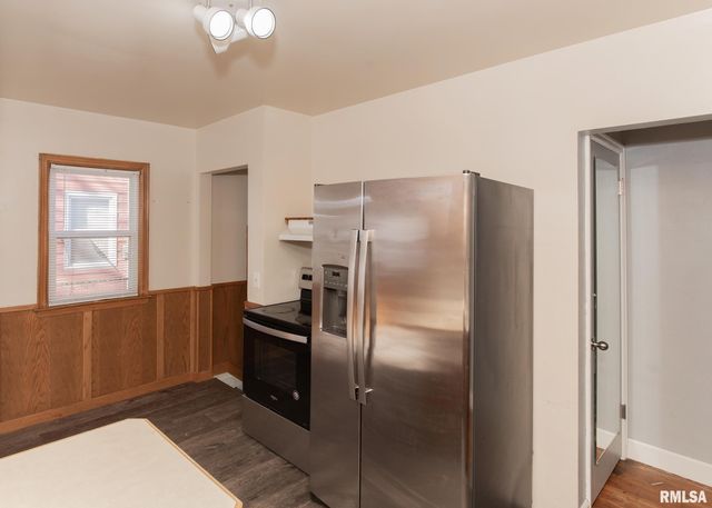 3017 BELLEVUE Avenue, Bettendorf, IA 52722