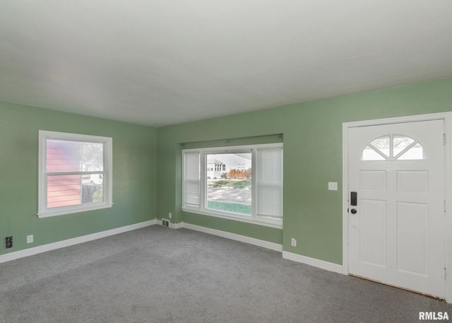 3017 BELLEVUE Avenue, Bettendorf, IA 52722