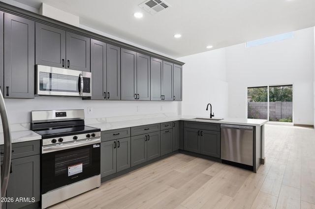 2813 E Trumbull Road 1, Phoenix, AZ 85040