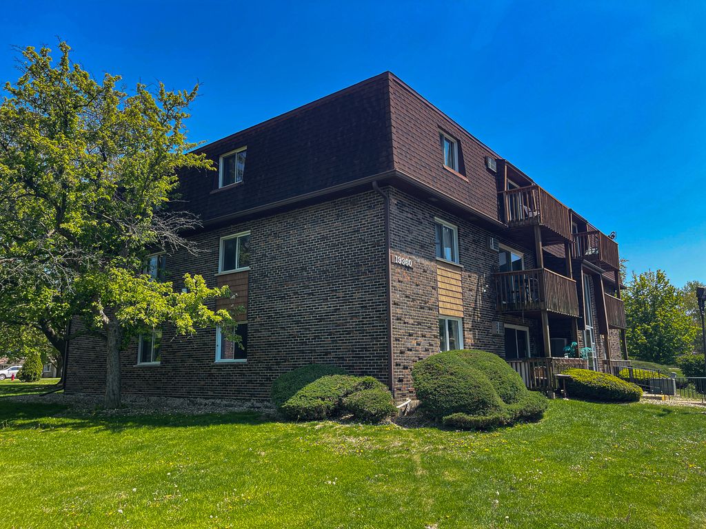 19360 Wolf Road 8, Mokena, IL 60448 — exterior